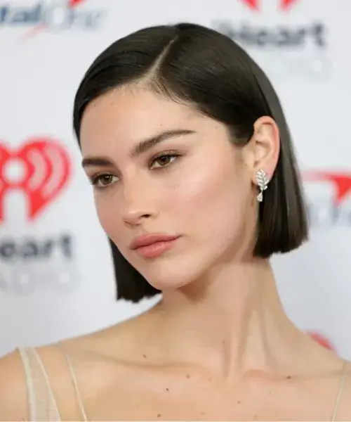 Gracie Abrams' Sleek Bixie