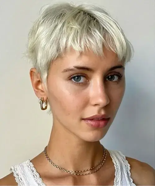 Iris Law’s Wispy Pixie